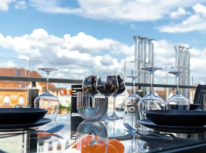 Elisabeth Downtown Apartments by UrbanRent