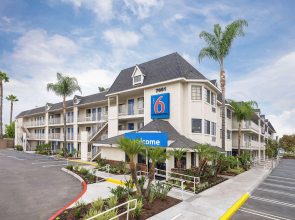 Motel 6 Buena Park, CA - Knotts Berry Farm - Disneyland