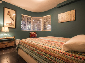 Beds n' Drinks Hostel