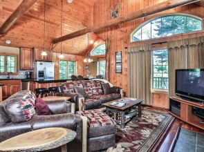 The Log Lodge - 4 Br Home