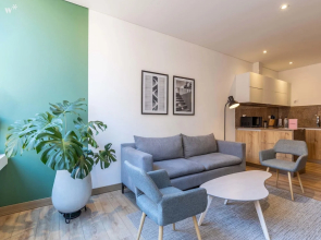 w Stunning 1BR in Chico