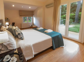 Sani Seaside Luxury-Private Pool Retreat for 21ppl