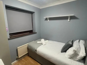 Charming Close Retreat in Grays