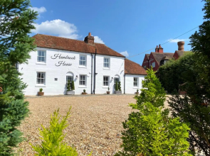 Hambrook House Canterbury - NEW luxury guest house with spa tub