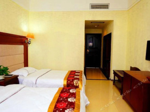 Xiling Snow Mountain Maple Leaf Hotel
