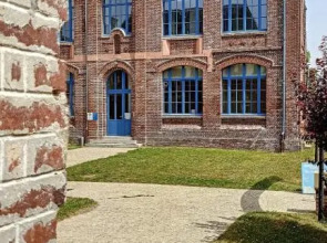La bellevue - vue plongeante sur la mer sous les charpentes
