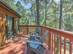 Wooded Retreat w/ Deck: 4 Mi to Downtown Flagstaff