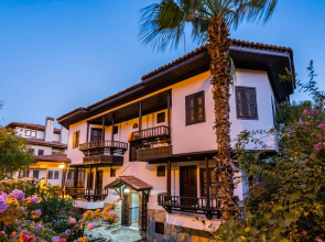 Liya Boutique Hotel & Suites