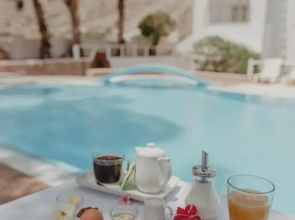 Noème Santorini