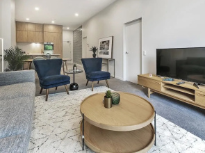 QV Modern downtown upmarket Apartment - 771