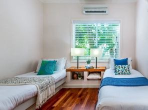Belle Escapes - Absolute Beachfront Apartment with Private Pool Alamanda Resort "48"
