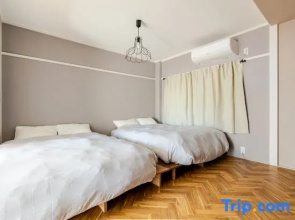 [Near USJ] For group trips! Roomy 4-story building with projector terrace near the station [for 12]
