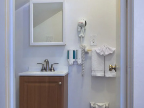 The Southernmost Inn - Adults Only