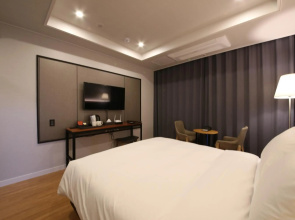 The Mains Hotel