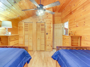 Wooded Blue Ridge Cabin: 2 Decks, Fire Pit!