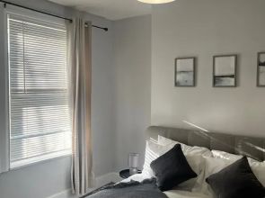 2bed Sleeps 3 - Central, Near Train Station, Wifi