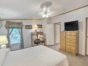 Bright Steinhatchee Home: Proximity to Ocean!