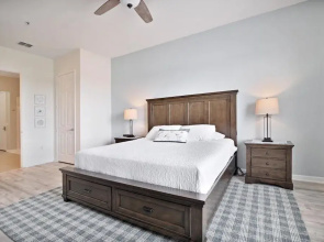3 Bed Penthouse Near Convention Center! 3 Bedroom Condo by RedAwning