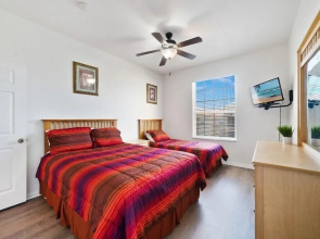 10 Min. To Disney - Gated Resort With Large Heated 2 Bedroom Condo by RedAwning, Kissimmee