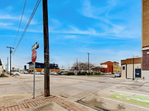 Luxe 1BR Downtown Loft in Historical Building