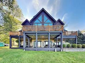 Magnificent Mountain Lodge by Taylor Made Deep Creek