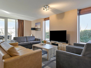 Luxury villa 2 minutes from the beach with a spacious garden and veranda