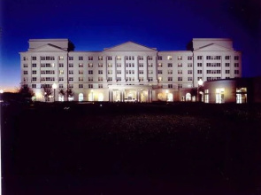 Airport Inn and Suites