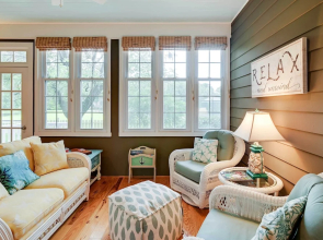 Charming Cottage Near Golf Courses & Marsh Walk!