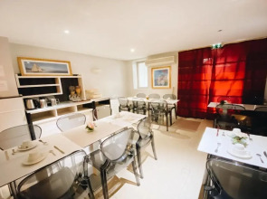 Отель Bellevue Paris Montmartre