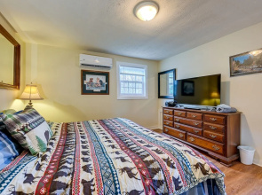 Ski, Hike & Unwind: Pet-friendly Whittier Retreat!