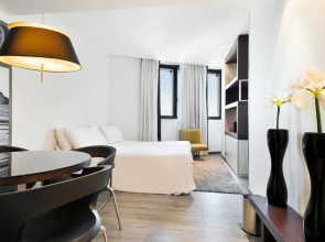 Отель Barcelona Condal Mar Affiliated by Meliá