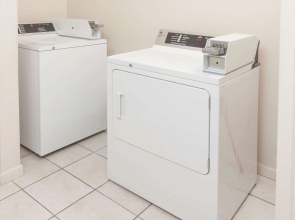 Super 8 by Wyndham Huntington