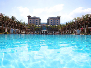 Cratos Premium Hotel & Casino