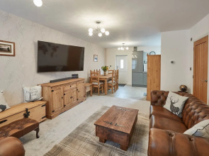 Host & Stay | No 5 Hoggarths Yard