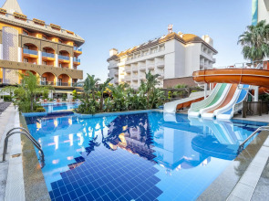 Hotel Orange Palace Side