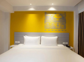 Отель Recenta Style Phuket Town