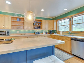 Slope Views: Luxe Windham Retreat w/ Hot Tub!