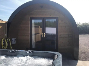 Superior glamping pod with hot tub