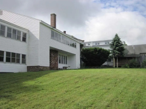 Lake Shore Farm Inn