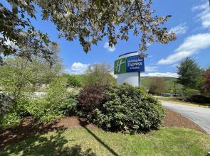 Holiday Inn Express & Suites Lincoln East - White Mountains by IHG