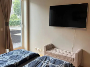 Room in Apartment - Waterfront Suite Super Kingbed With Terrace And TV