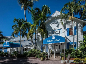 Olde Marco Island Inn and Suites
