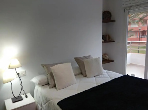 Apartamento a 150 metros del Mar, parking y Wifi