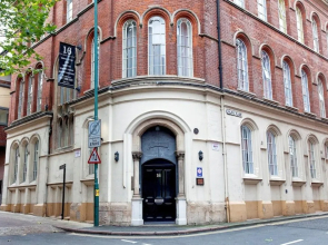 Comfortable And Spacious City Centre Studio Apartment
