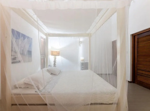 Room in B&B - Sunny Stay - Beautiful Spacious Room in Villa mi Cuna With Swimming Pool