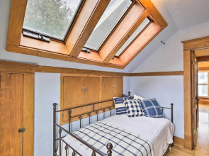 Historic Cumberland Home on Beaver Dam Lake!