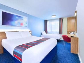 Travelodge Edinburgh Airport Ratho Station