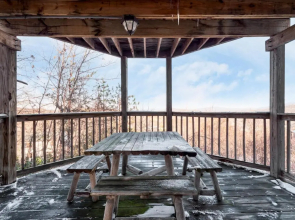 Fontana by Avantstay Gorgeous Mountain Cabin w/ Views, Hot Tub & Game Room!