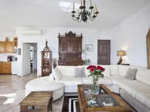 Alexander's Suites