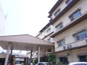 Sri Chumphon Hotel